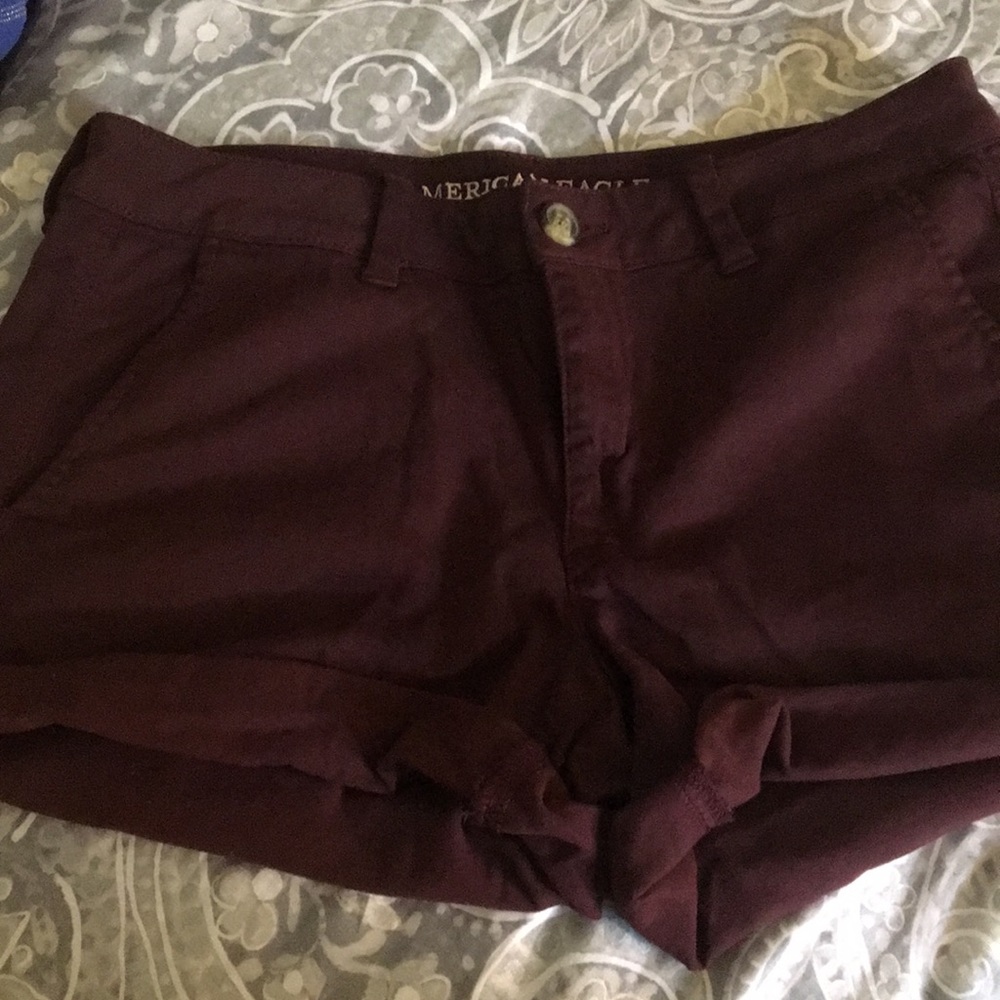 Low rise tailored fit American Eagle khaki shorts
